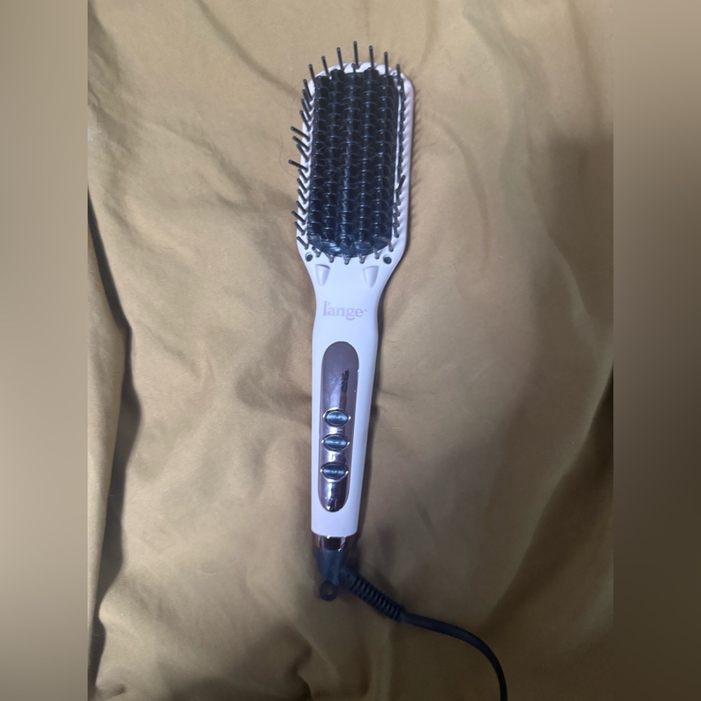 L'ange Hair Straightening Brush in White and Black